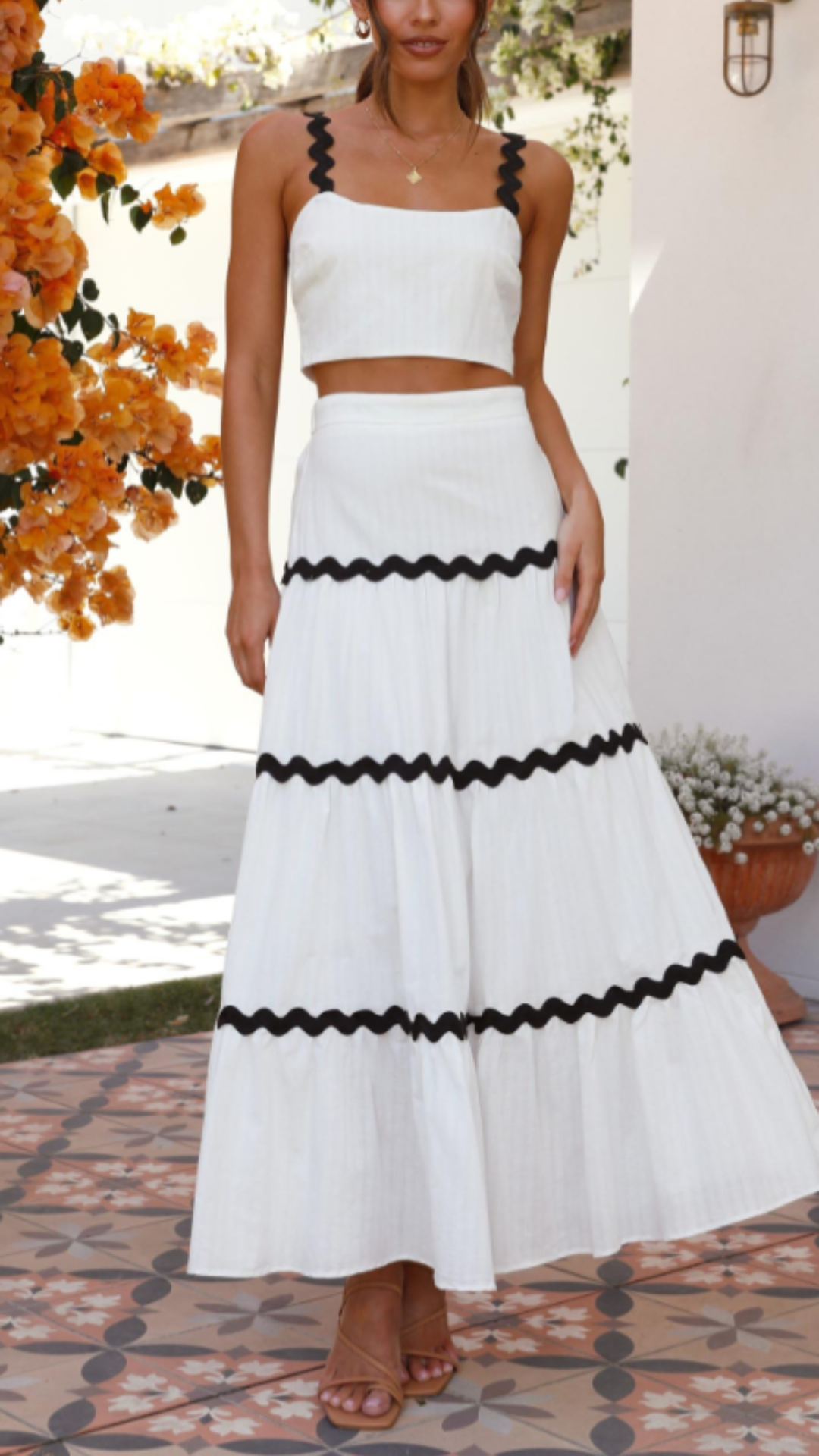 Conjunto de vestido largo de dos piezas con ribete Ric Rac en blanco