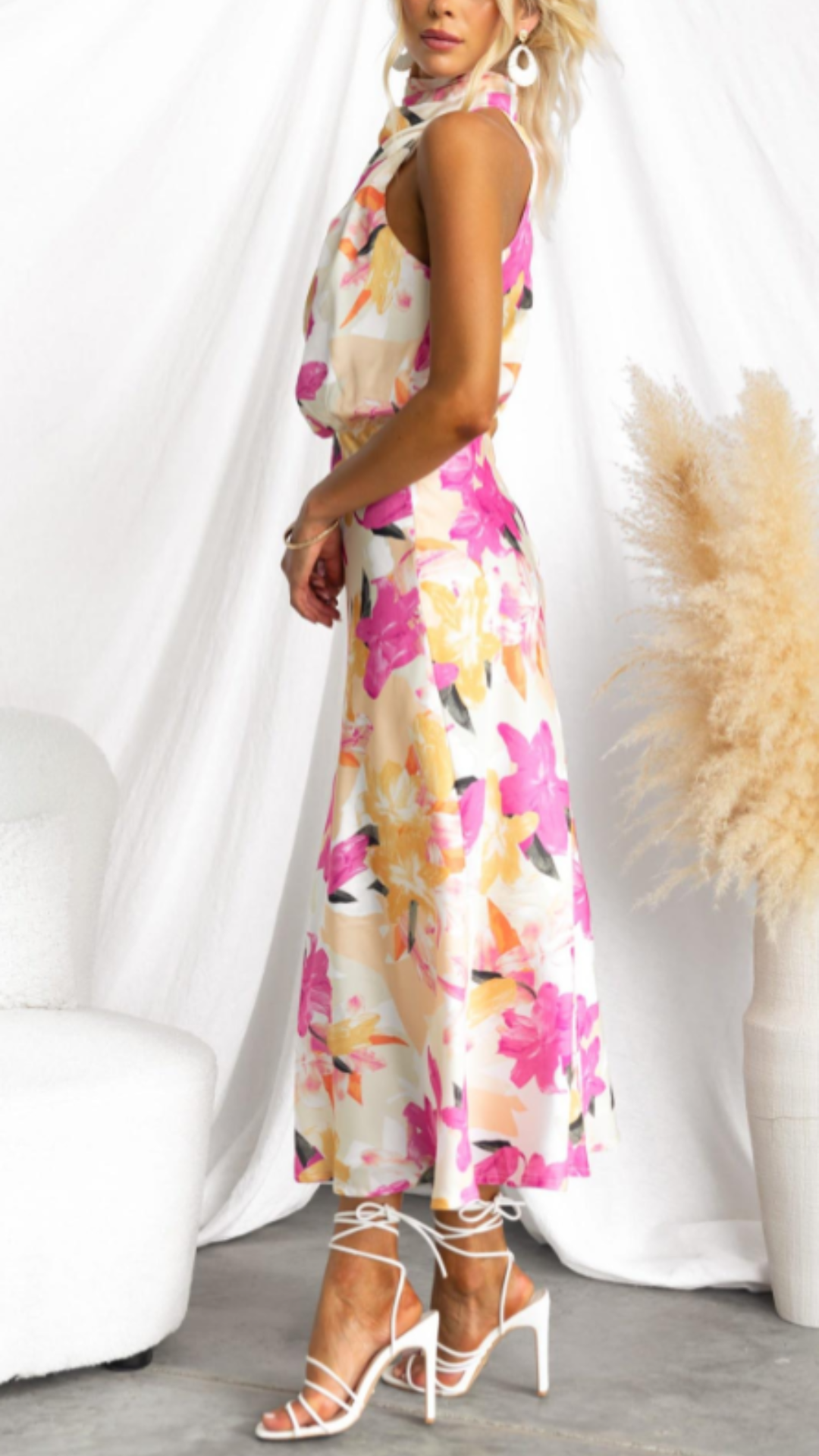 Vestido midi de cuello alto con estampado floral