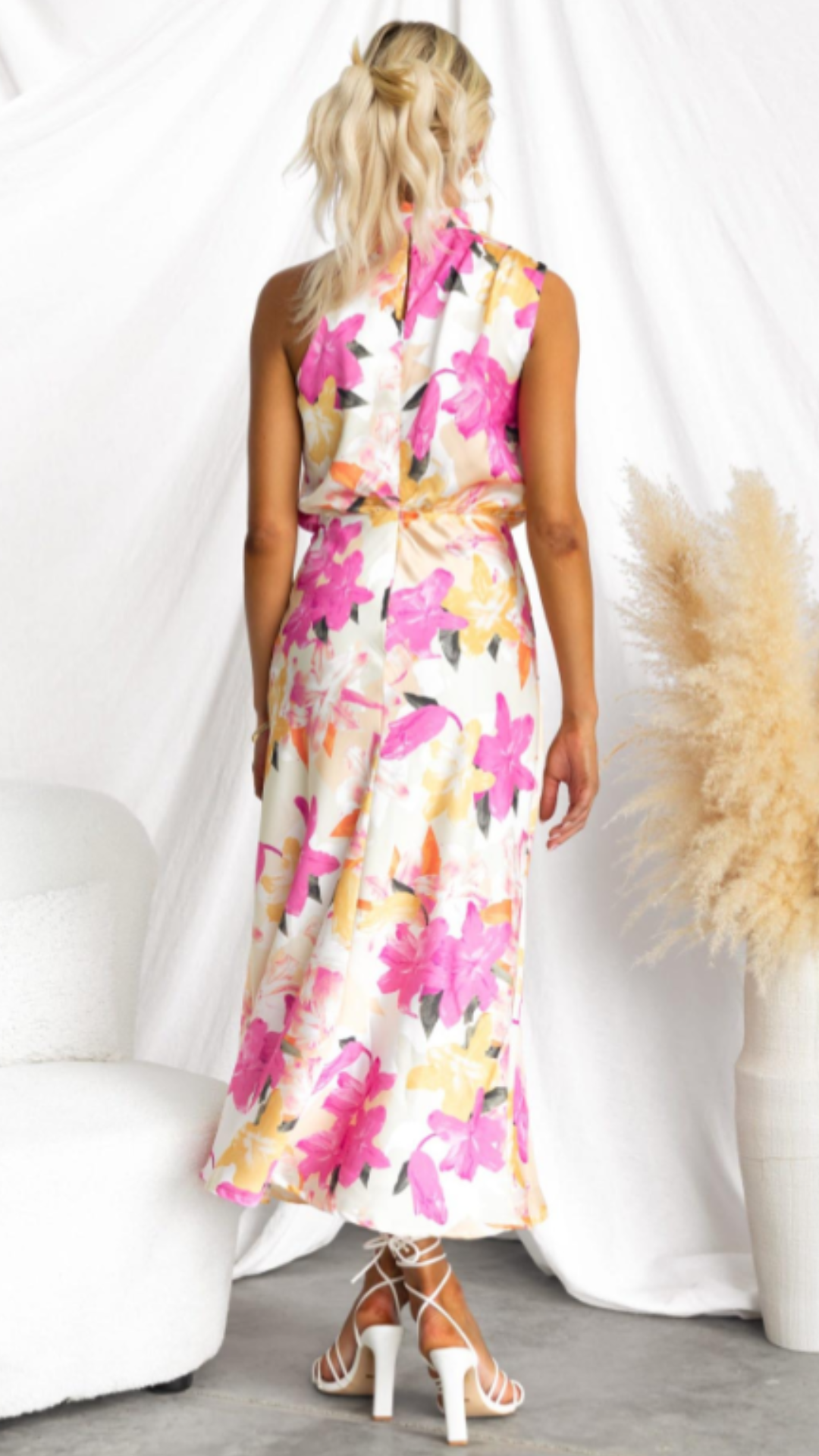 Vestido midi de cuello alto con estampado floral