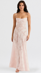 Vestido de espalda abierta