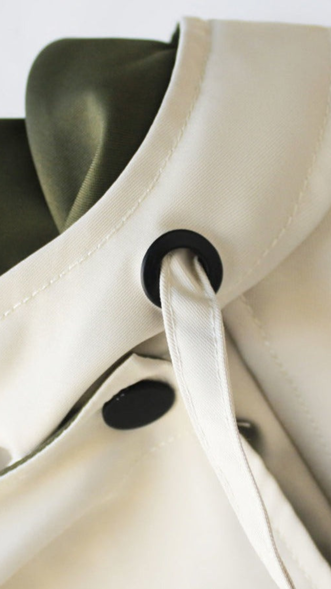 Gabardina con capucha