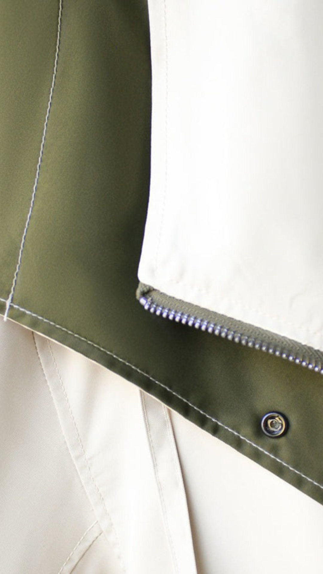 Gabardina con capucha