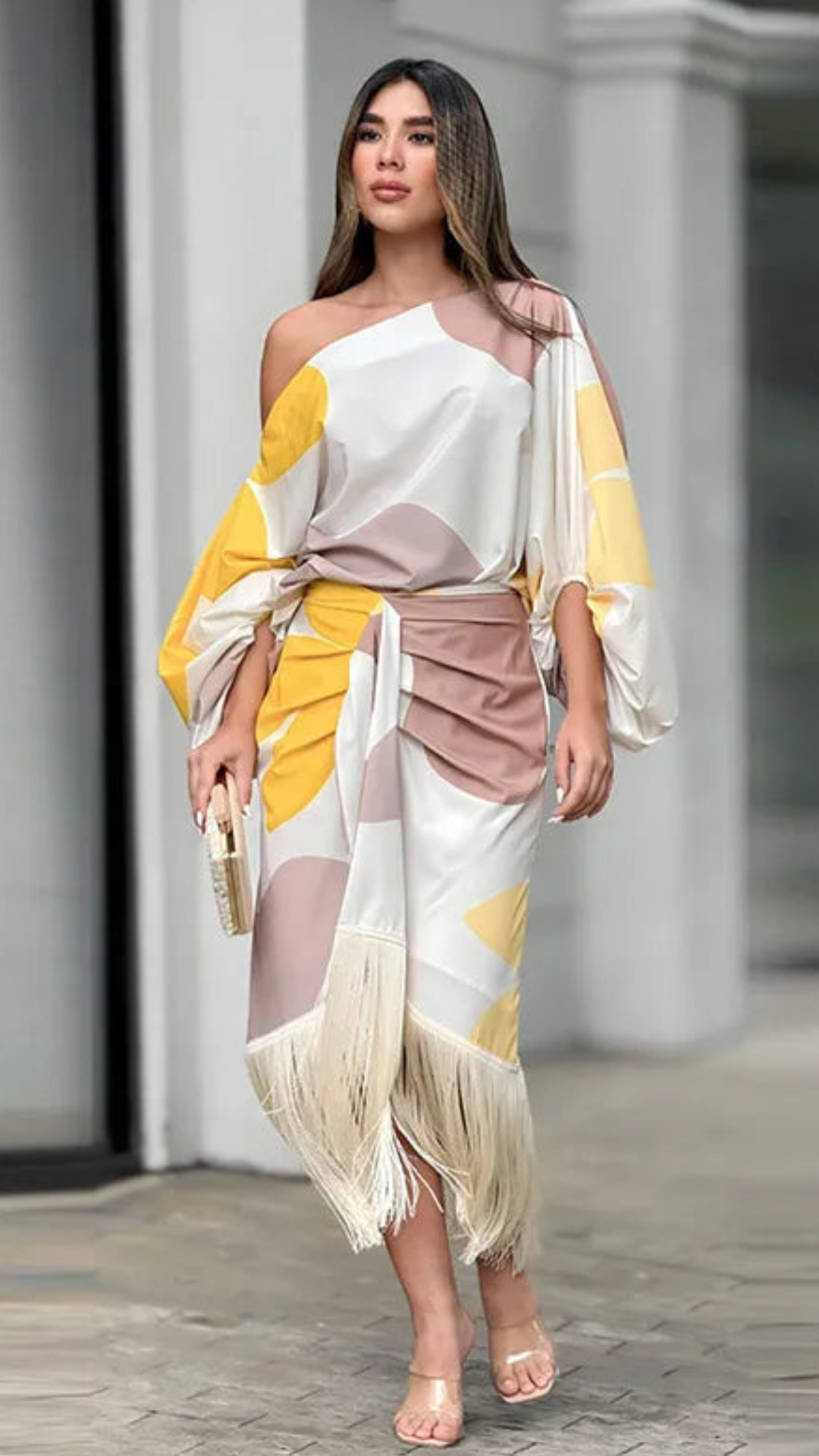 Conjunto Asimétrico con Flecos y Estampado Geométrico